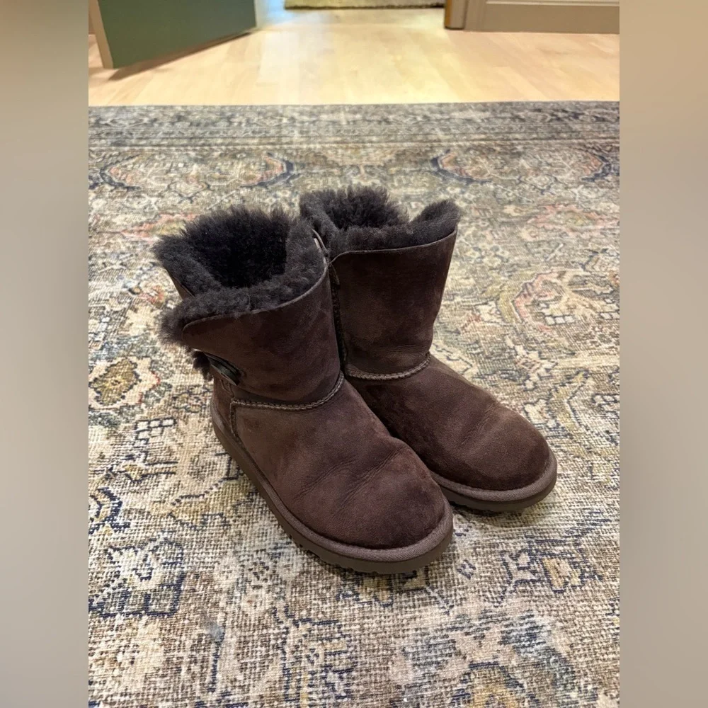 UGG Girls Bailey Button Boots in Dark Brown Chocolate Size 3